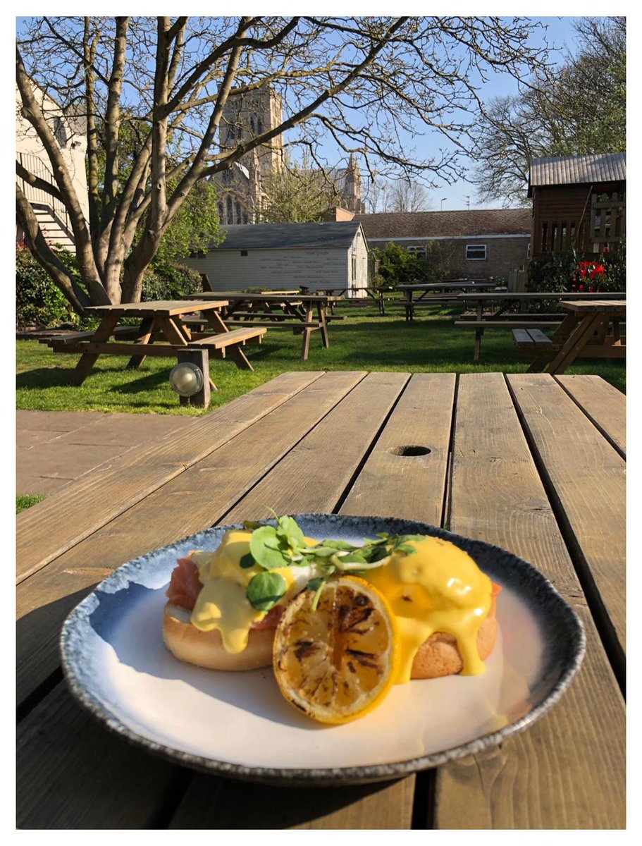 Glorious sunshine &amp; Eggs Royale to kick start the Easter Weekend 😋