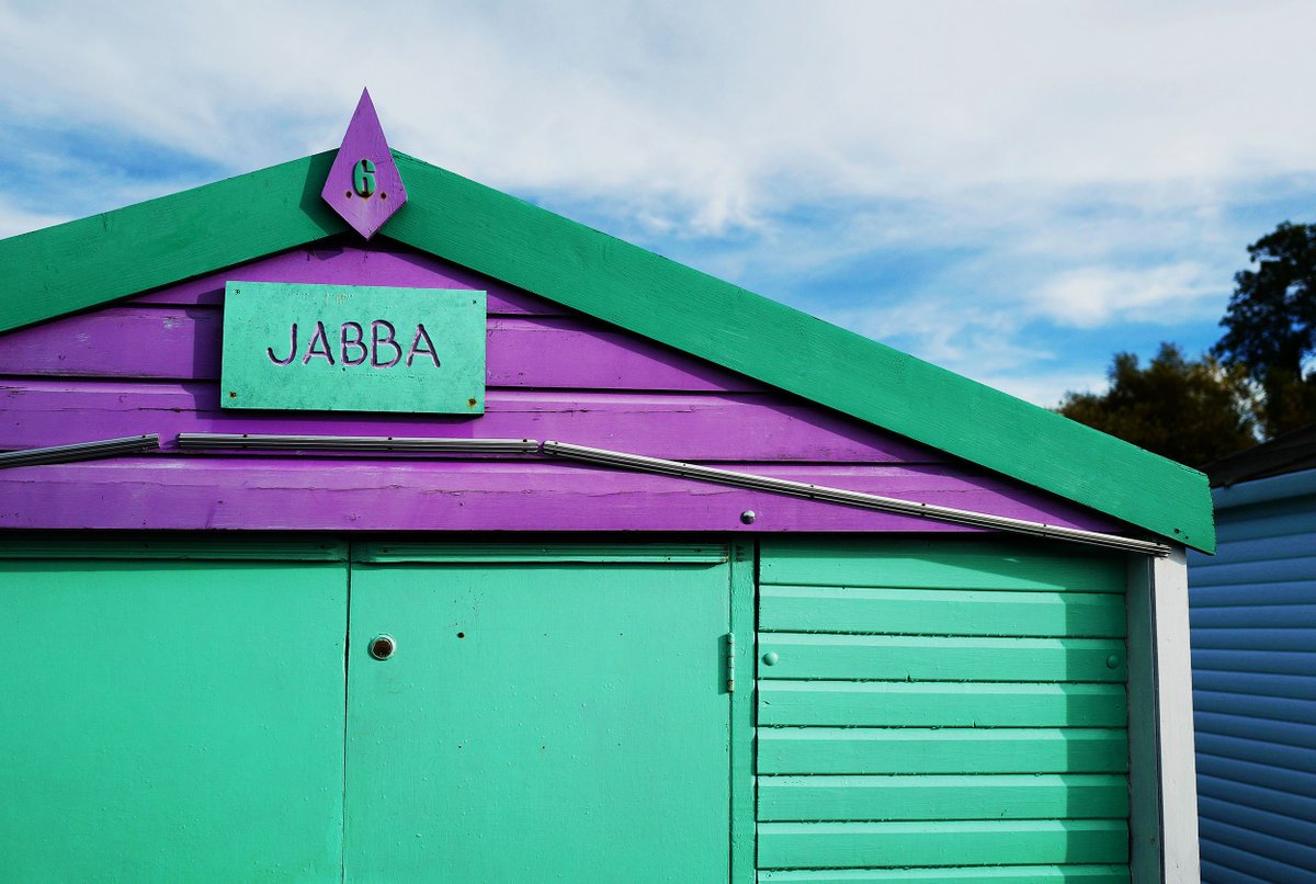 johnsonbanks's tweet photo. Returning to #CuriousCaptured: the sun is out in the UK and here's a great star wars joke spotted amongst the beach huts of Whitstable...
–
#CuriousCaptured #streetphotography #M10 #35mm #Summilux #PhotobyMJ #Whitstable #photoobserve https://t.co/rf4I5877Yx