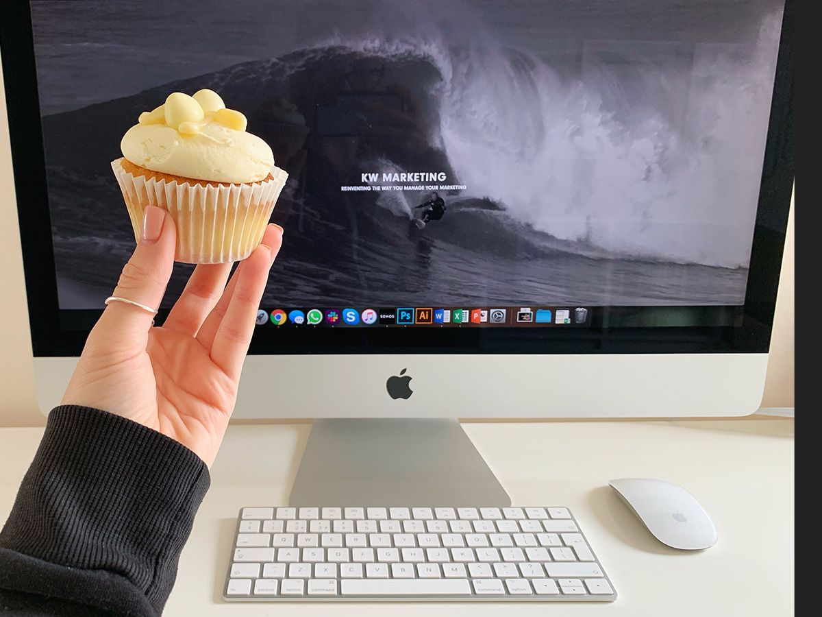 It's almost time to switch off for Easter 🐣... <a href="/BigBakesBakery/">Big Bakes Bakery</a> making my last morning in the office, oh so good 🧁! Here's to a sunny #Easter weekend, filled with all the good stuff ✨