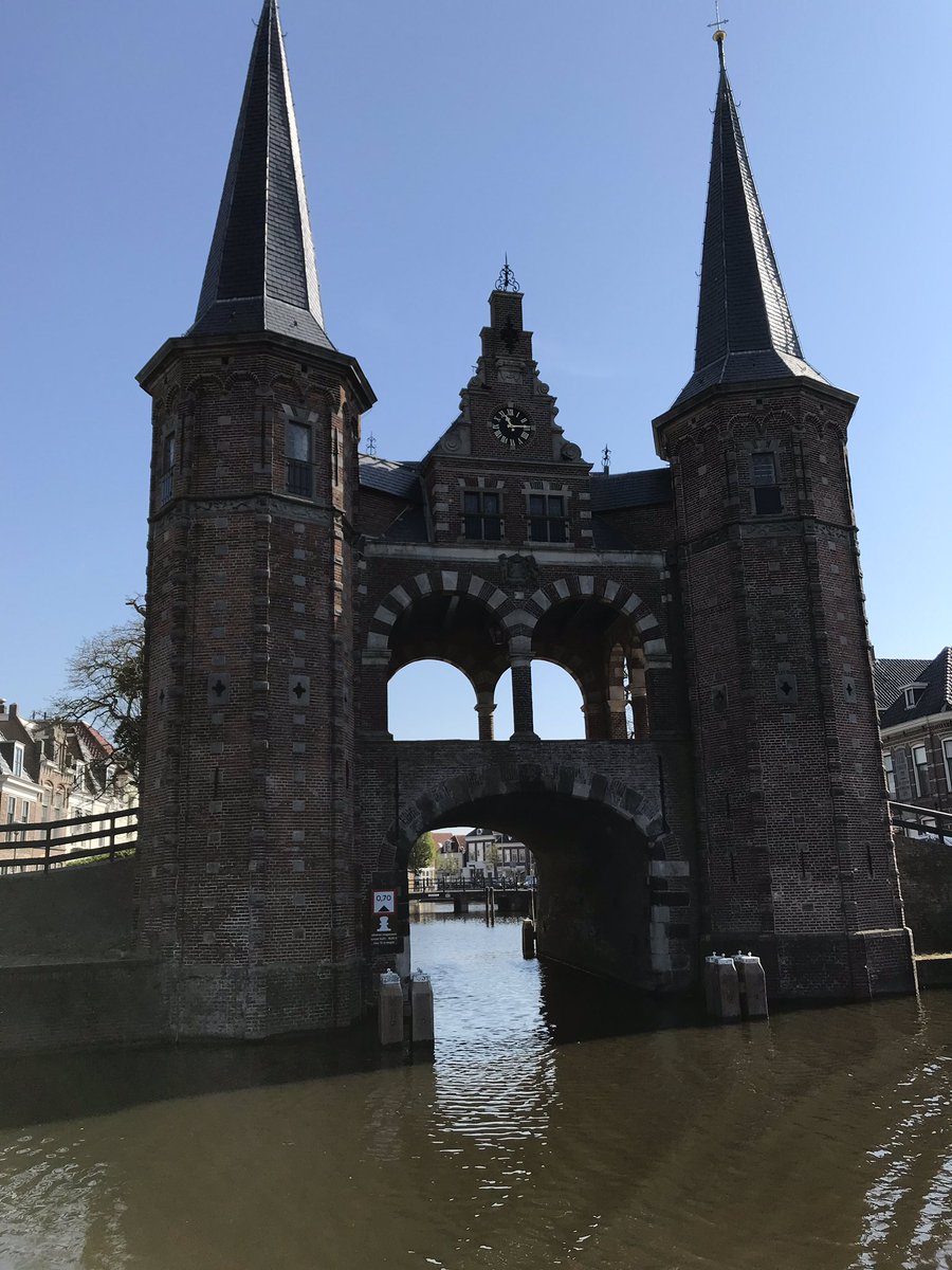 NotarisDeKroon's tweet photo. Boot naar de haven varen. Altijd weer één van de mooiste dagen van het jaar. https://t.co/Tk32FwdUw0