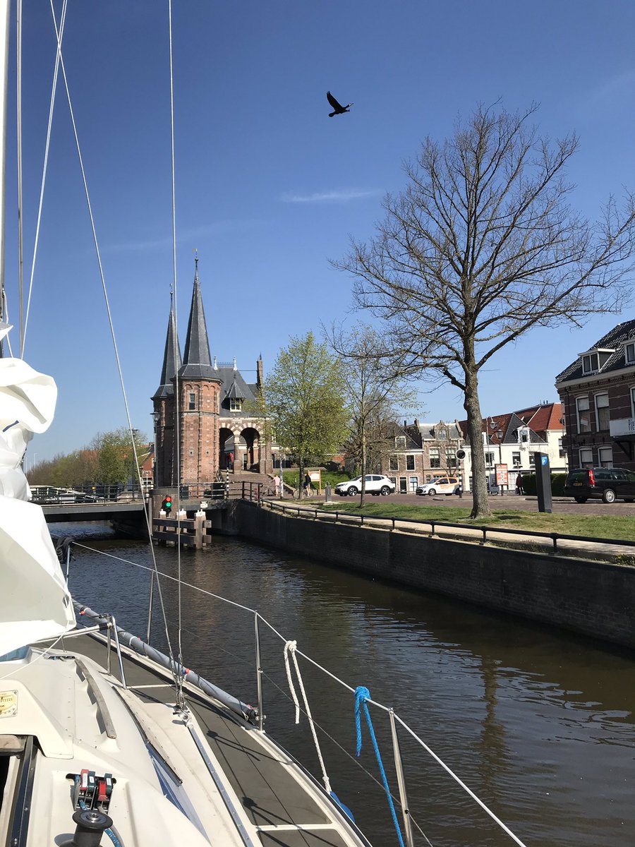 NotarisDeKroon's tweet photo. Boot naar de haven varen. Altijd weer één van de mooiste dagen van het jaar. https://t.co/Tk32FwdUw0