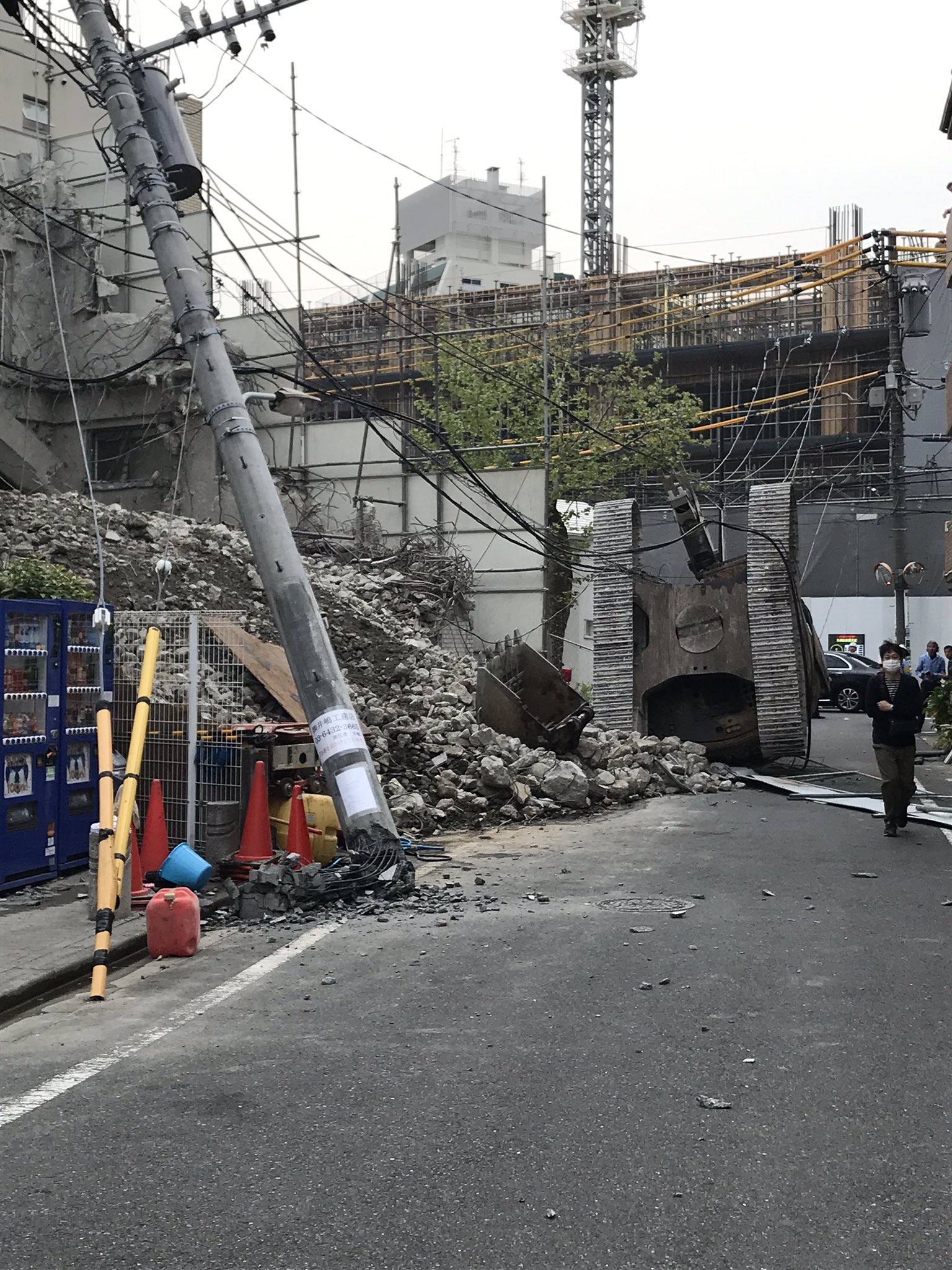 まさる On Twitter 解体工事でシャベルがひっくり返った 恵比寿 事故 Https T Co Axzdznxzfw Twitter