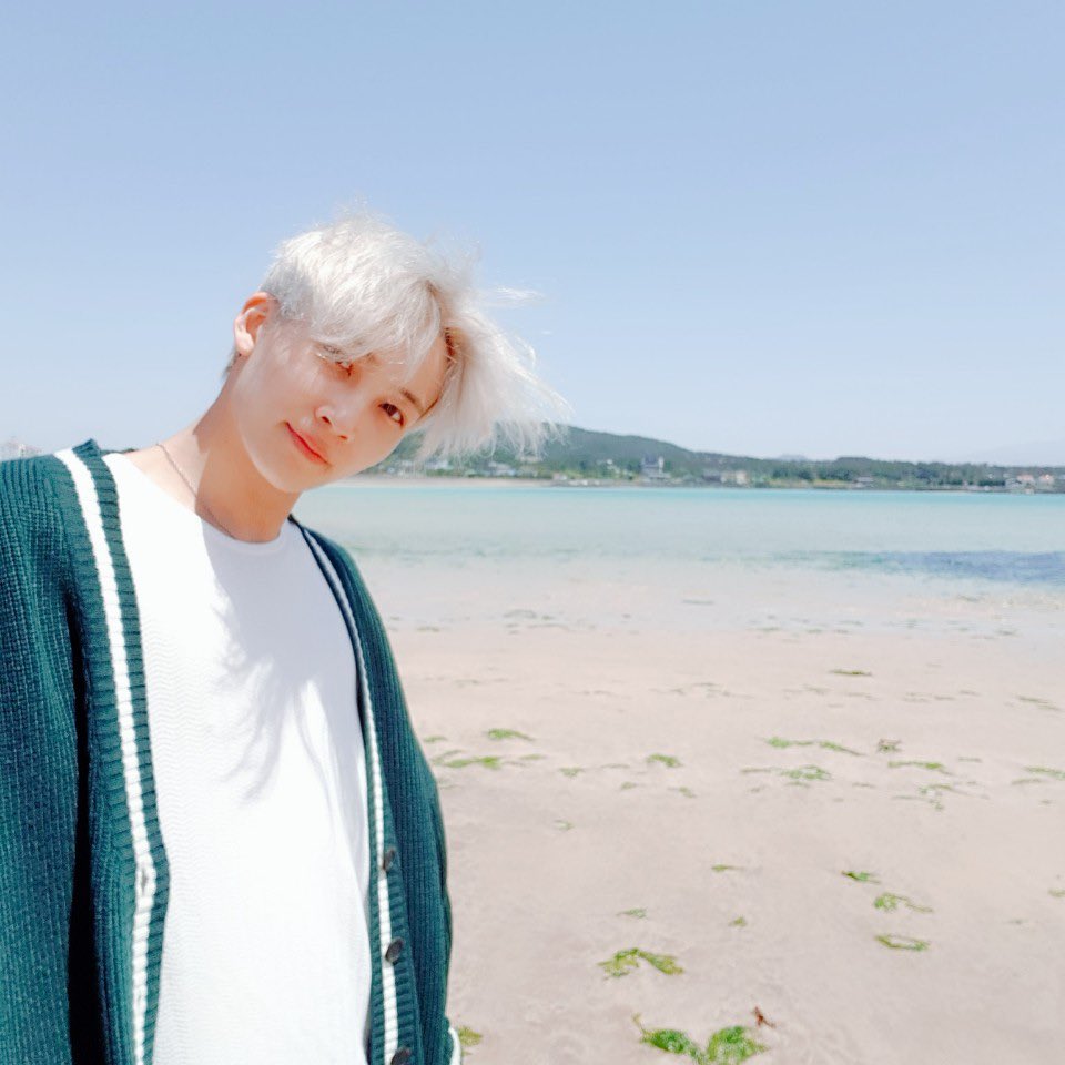 pledis_17's tweet photo. [17'S 정한] 캐럿들 행복한 하루 보내고 있어요? https://t.co/ng0QHtrgAJ