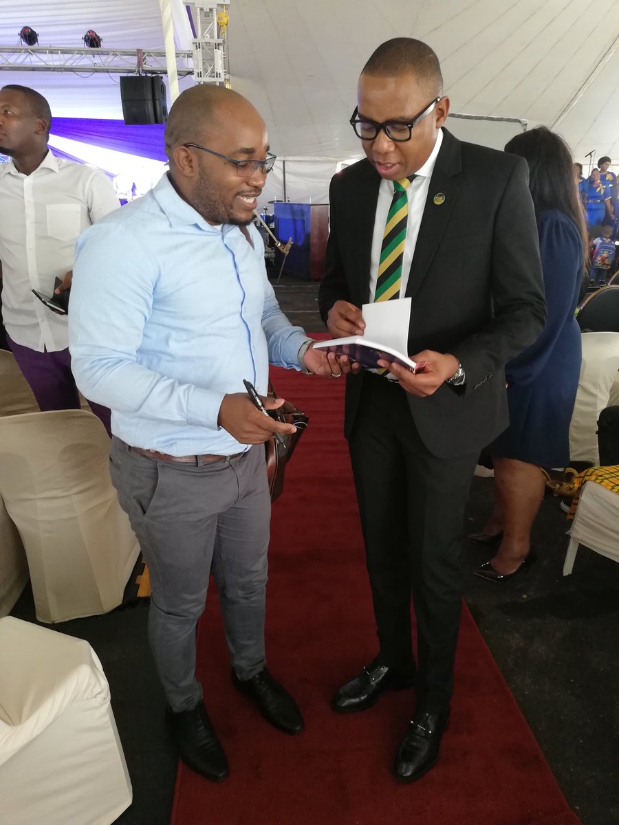 gamede_sanele's tweet photo. Leadership @MduduziManana_ thank you leader for taking part on the 2019 #SupportUnemployedGraduates Compaign. Good Friday is good when we support other people.

Buy a copy of The Graduate Pack for an unemployed Graduate in your area.

#GoodFriday #Christchurch https://t.co/VkFFfsyADV