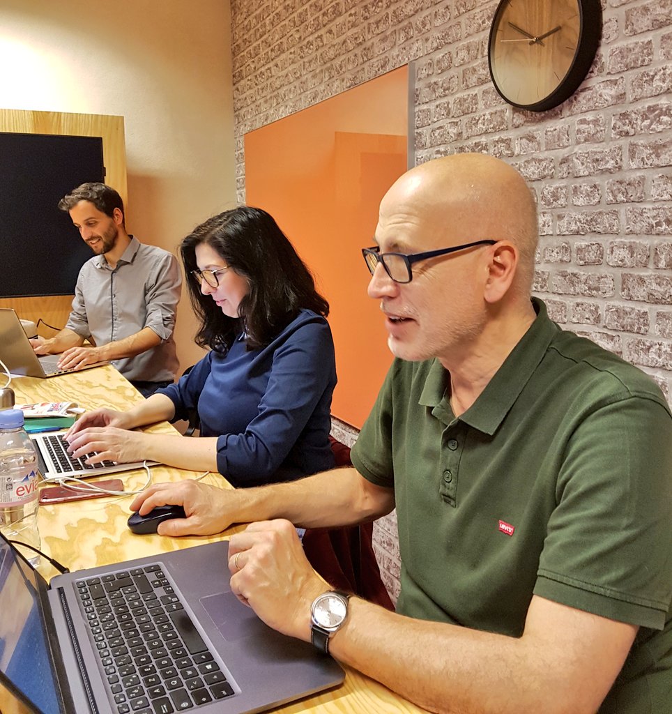 Elements_Groupe's tweet photo. #formation #seo #elementsgroupe
Vincent, rédacteur : "Comment mettre du second degré dans le référencement naturel", c'est ce qu'on va essayer de travailler pendant cette scéance ...
#webmarketing #emarketing #marketingagency https://t.co/7wEUqWzeYM