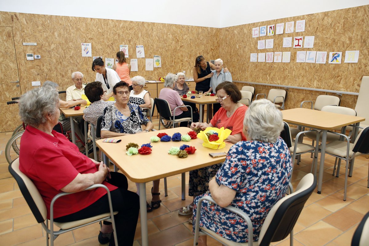 lleidacom's tweet photo. Els Centres de Dia municipals amplien els seus serveis per a les persones grans

El de #Magraners ha començat a funcionar els caps de setmana i el del @CentreHistoric ha posat en marxa el servei de menjador per a persones grans del barri de #Lleida 

https://t.co/JPDwy1huAa https://t.co/yedSEUNLJB