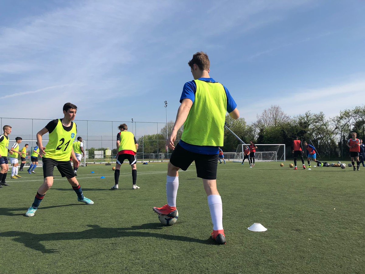 A beautiful day here in London for the last trial of the Easter Holidays. 13 clubs in attendance today...good luck everyone! ⚽️📝 #ukfootballtrials