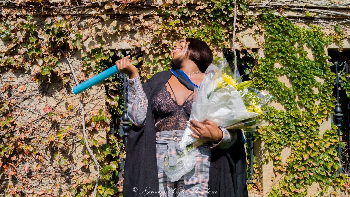 uMary_lo's tweet photo. Ndim lo! Perseverance, resilience and support got me here. My dear Father in heaven wiped my tears and held my hand till the end and made the most important women in my life so proud. 
I took it home. 🎓🎊  I'm a UCT Graduate 17/04/19 🌺
📷: @nyandomkhonto https://t.co/ZzIZq8qovS