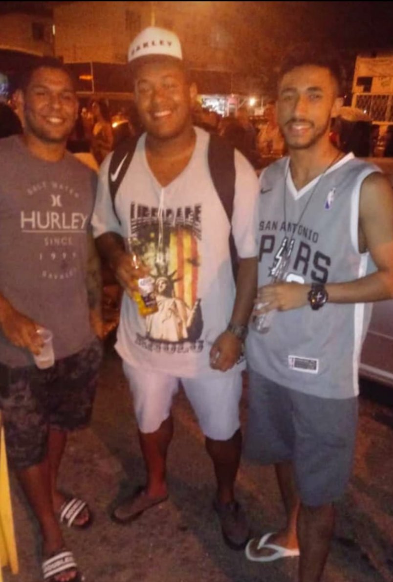RoxRodrigoX's tweet photo. Aprendi várias coisas contigo dês do início da nossa amizade, sempre passando uma visão um pro outro, tu era um mlk muito bom sempre sorridente, amigo, zueiro tu era BRABO no rap. VOLTA MANO BILL 😭😭🏴🏴
DESCANSE EM PAZ MEU AMIGO 😭😭😭😭😭😭😭😭😭😭😭😭😭😭😭 https://t.co/NrM1Gh5uqF