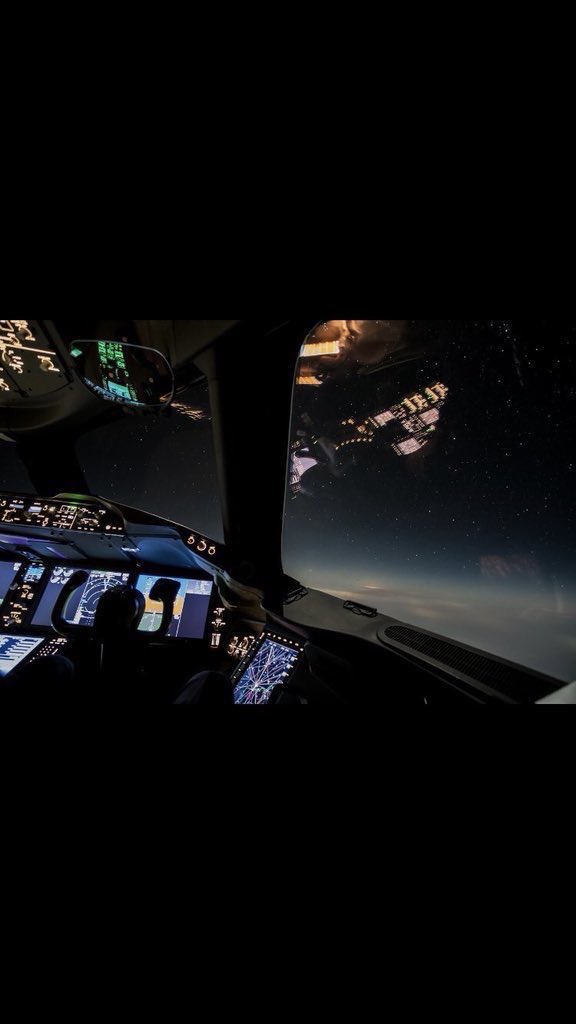 cherryxblood's tweet photo. spaceship cruise alone https://t.co/I4fGug9DeN