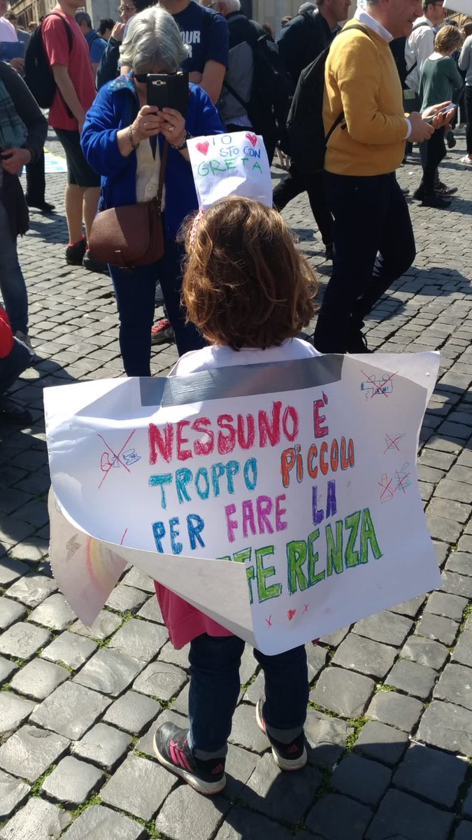 WWFitalia's tweet photo. Nessuno è troppo piccolo per fare la differenza! #ClimateStrike #ClimateAction #pandastrike #GretaThunberg https://t.co/vmdBTHKiI1