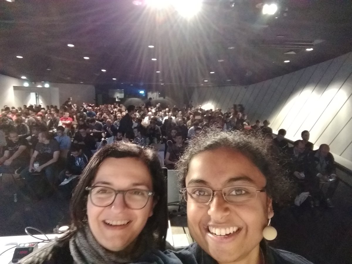 Merci à toutes et à tous qui sont venus nous écouter parler de l'intelligence artificielle pour tous ! Salle pleine c'était impressionnant ! #devoxxfr
<a href="/DevoxxFR/">DevoxxFR</a>
Slides et code ici : github.com/rachel-orti/ai…