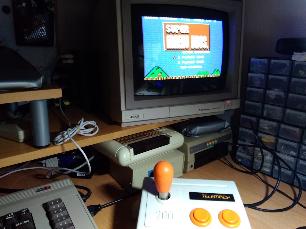CommodoreSpain's tweet photo. Probando la versión de #Supermariobros para el #commodore 64. Lo bueno, es una copia exacta de la original, lo extraño, el sonido hace cosas raras y a veces hay zonas que se relentiza. Pero a pesar de todo está muy bien. https://t.co/2wIE84WQlg