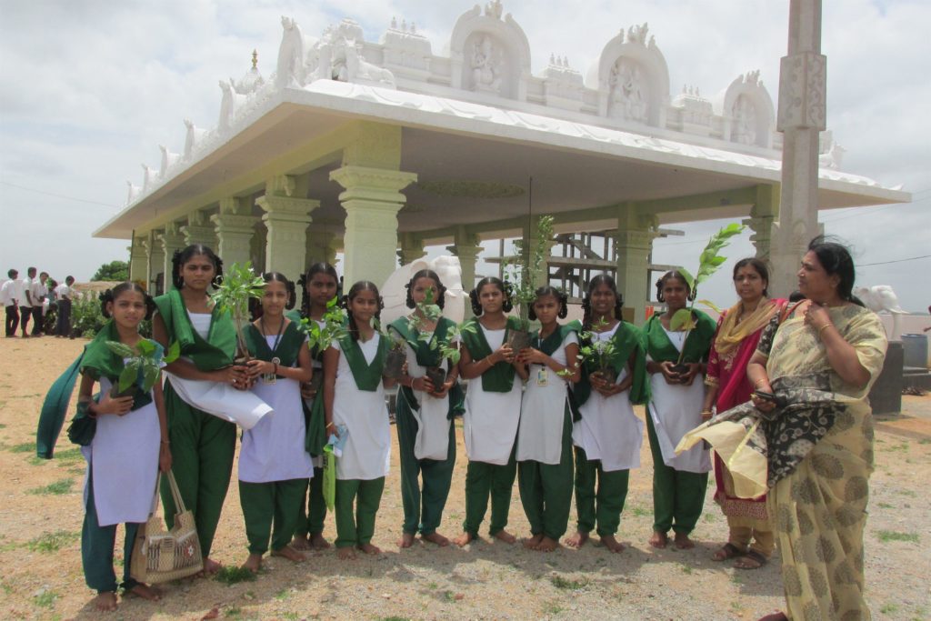 cgrindiaimpact's tweet photo. Mallappa Gutta Plantation.
For more info: https://t.co/Ju8DDhd3xk
#CouncilforGreenRevolution #Sustainable #Environment #EnvironmentalProtection #Plantation #PlantationofTrees #SaveTrees #Balikavanam #SustainableDevelopment #EnvironmentalprotectionandConservation https://t.co/fc4Y3mPgPg