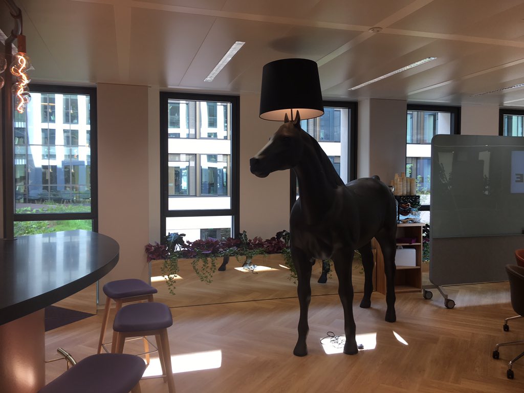 CFDTSopraSteria's tweet photo. La direction « à cheval » sur les aménagements ... ou quand le #google spirit débarque à @soprasteria Kléber (le siège social parisien) : la #CFDT demande le même niveau d’investissement pour les salariés des 50 autres sites de l’entreprise #QVT #salariecentric #behappyatwork https://t.co/Z9KBypp0Ld
