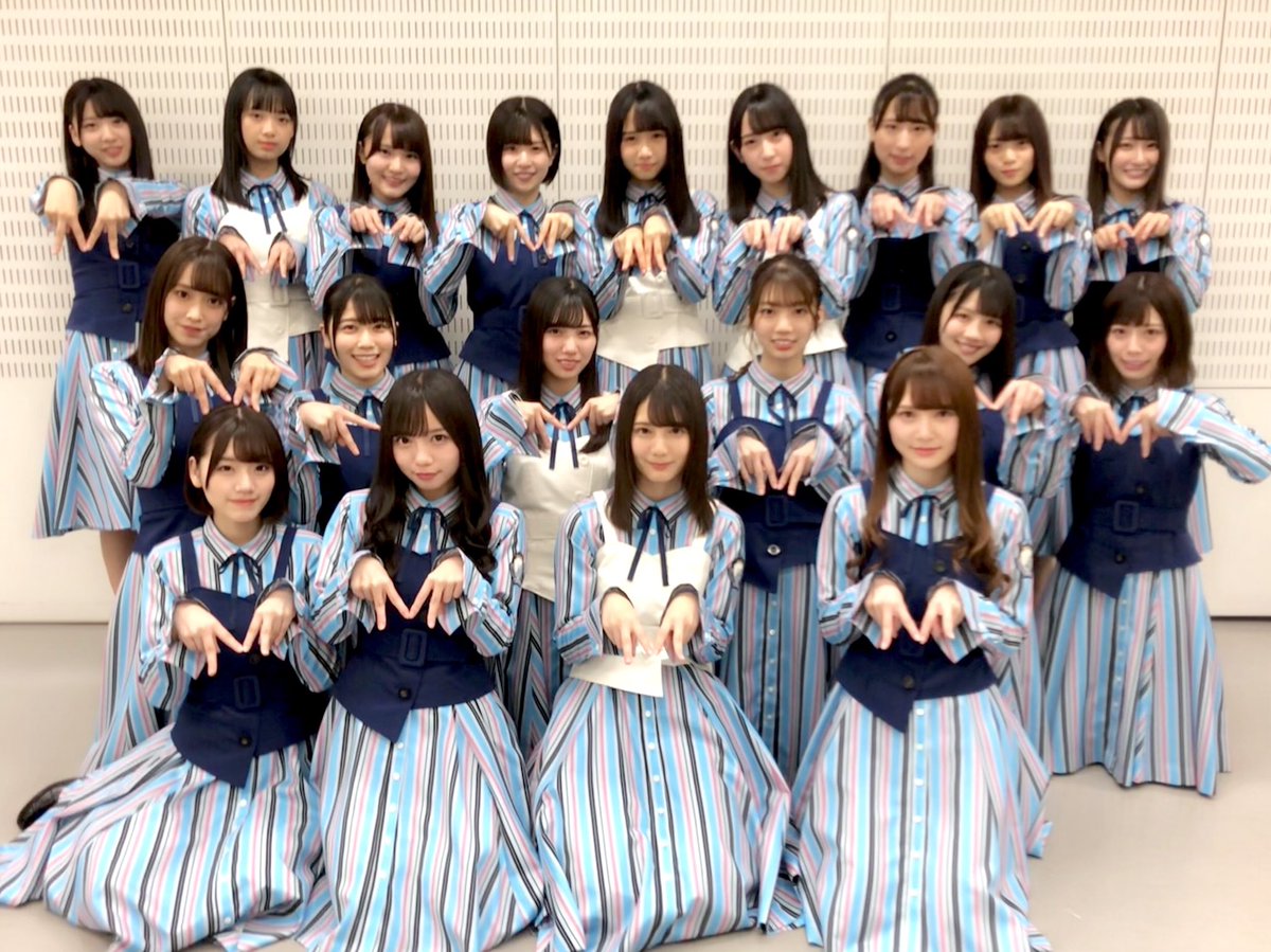 日向坂46の衣装まとめ 歴代シングル アルバム 歌番組の全衣装一覧 あの坂道を登れ