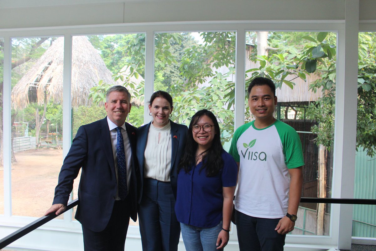 On Wednesday, April 17th, Natalie Black - HM Trade Commissioner for Asia Pacific, innovation and technology, arranged a visit to VIISA. We were so happy to have this chance to introduce how the programme operates and the growth of young and dynamic startups in the country.