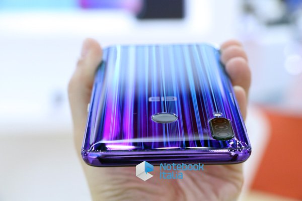 notebookitalia's tweet image. Foto e video anteprima di Elephone A7H e Elephone A3H, i primi smartphone con display punch-hole del brand e triple-camera sul retro. Uno dei due ha anche un SoC MediaTek Helio P90! notebookitalia.it/elephone-a7h-e… #elephone #triplecamera #mediatek #android #punchhole #punch #heliop90