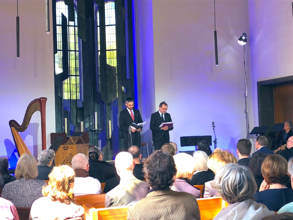 Gemeinsames Gedenken: Landesrabbiner Alexander Nachama, Superintendent Henrich Herbst und Romani Rose, Vorsitzender des Zentralrats Deutscher Sinti und Roma, erinnern an die Toten und mahnen gegen Vergessen. #AschevonBuchenwald