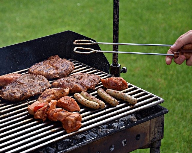 Having a #BBQ this #EasterBankHoliday #EasterWeekend? <a href="/SupermikeDIY/">Supermike</a> are <a href="/calorireland/">Calor Ireland</a> stockist for propane &amp; butane gas. #Jobsfortheweekend