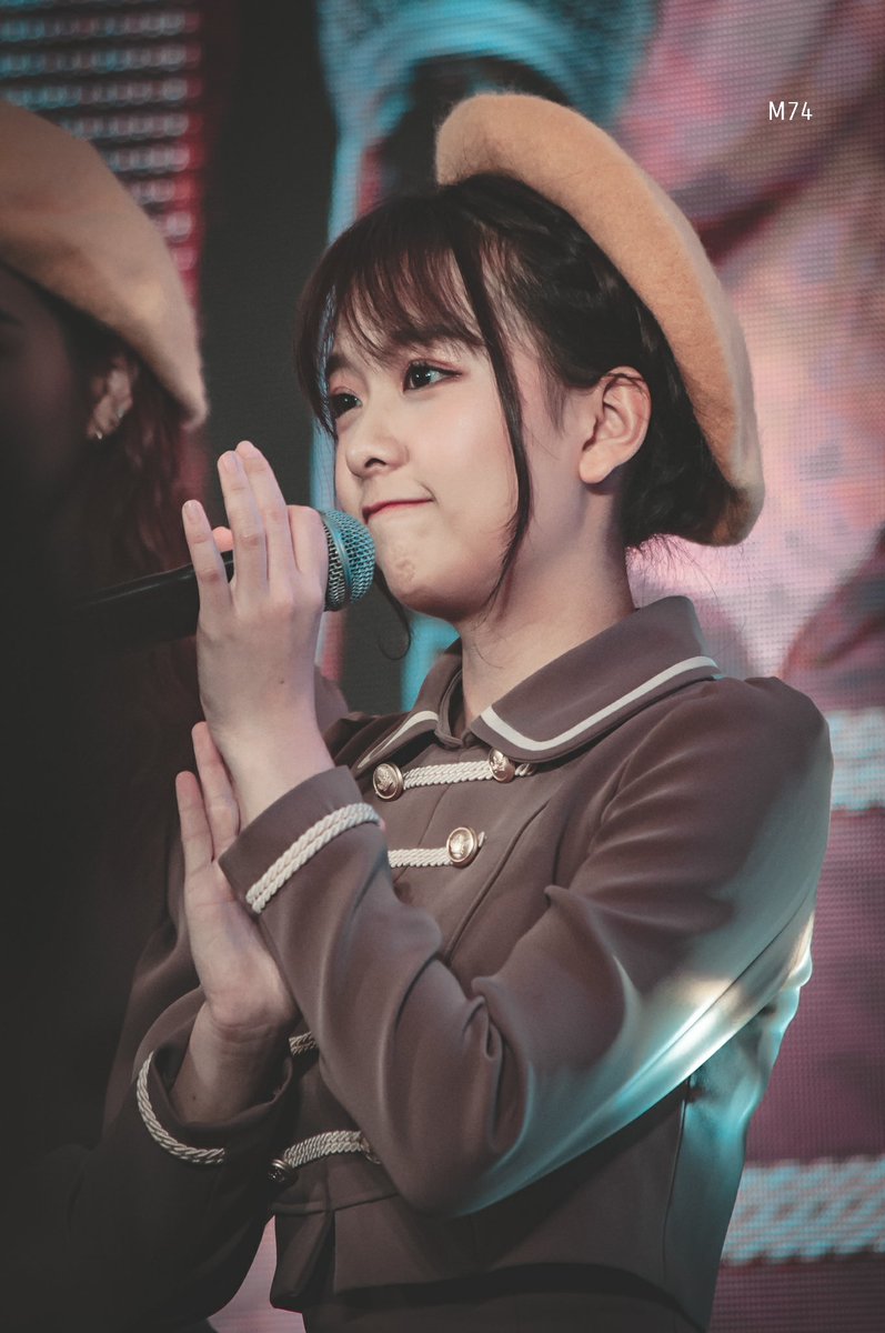 M00074000's tweet photo. The meaning of CUTE 💜

#MewnichBNK48 #BNK48 https://t.co/ocPBdhhTS3