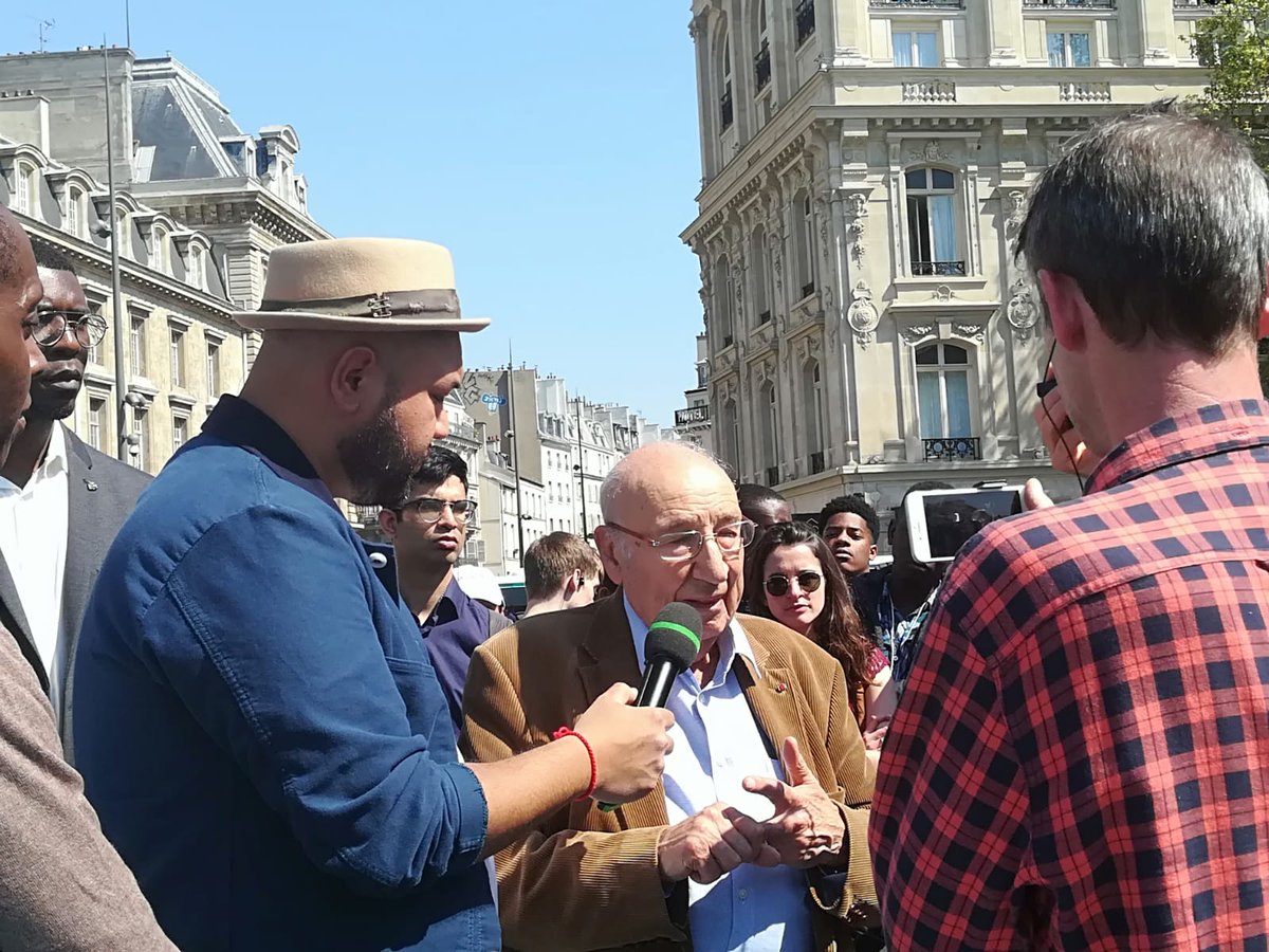 flashtalkoff's tweet photo. "Nous sommes terriblement tristes qu'après tout ce qu'il s'est passé, la Shoah, l'esclavage, il y a eu le Cambodge... Les jeunes doivent se construire pour prendre des positions réfléchies" #RaphaelEsrail survivant d'Auschwitz https://t.co/teF6QWFLg7