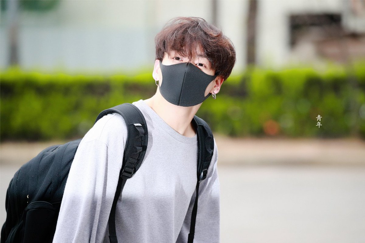 youthJK_97's tweet photo. 190419 KBS 뮤직뱅크 출근길 

#전정국 #정국 #JK #JUNGKOOK #BTS⁠ ⁠ #방탄소년단 @BTS_twt https://t.co/b55KQq91mA