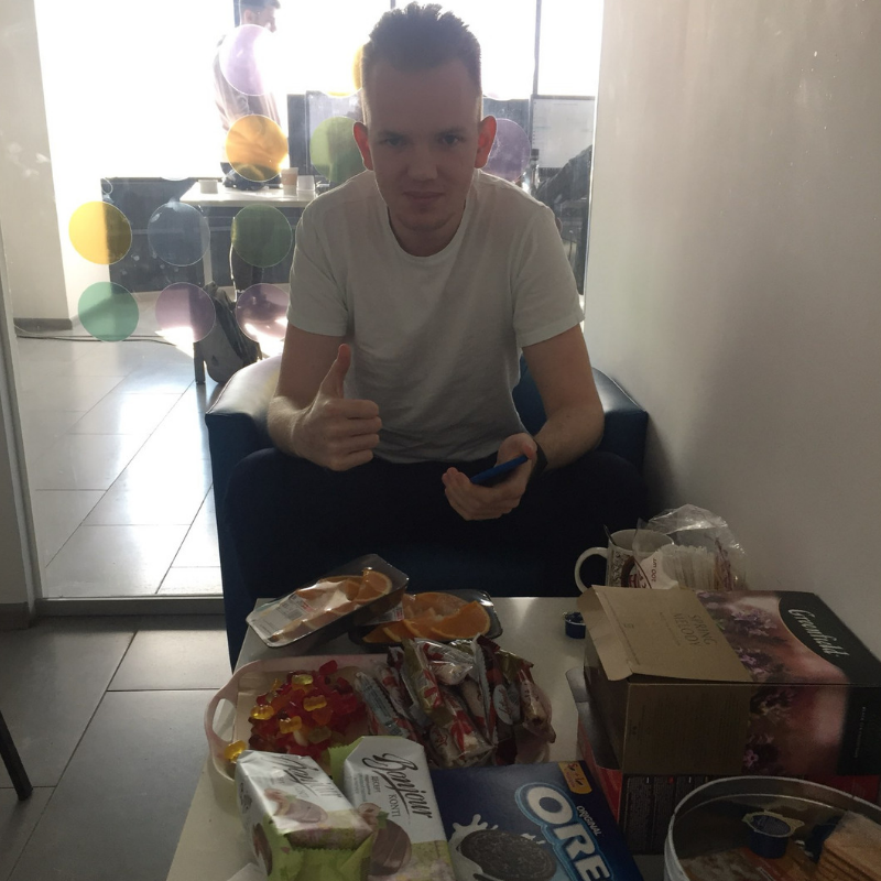 nutnet_ru's tweet image. Мир IT непостоянный: тренды все время меняются. Мы стараемся соответствовать требованиям, но иногда так не хватает стабильности… И тогда мы вспоминаем, что сегодня пятница. Это значит, что на кухне нас будут ждать еженедельные вкусняшки! 

#nutnet #натнэт #пятница