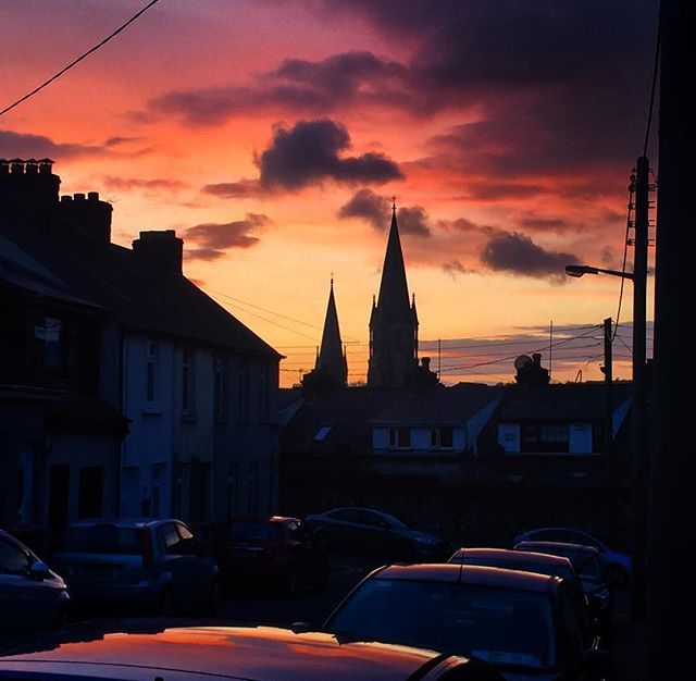 bjbuc's tweet photo. When you can see the sunset after weeks? months? of grey. #springtimefeeling
โข
โข
โข
โข
โข
#itslightagain #warmingup #spring #springtime #sunset #roofs #ireland #cork #hellocork_ #lovingcork #corklike #yaycork #corkcity https://t.co/iL9nxBx5ig https://t.co/UXBUFRHtDT