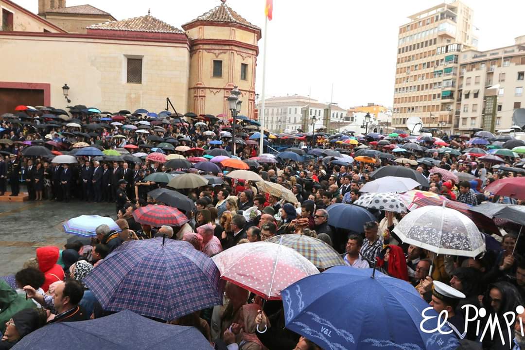 ElPimpiMalaga's tweet image. Ayer disfrutamos del Desembarco de la Legión en el Palmeral de las sorpresas y posteriormente en la Explanada de Sto Domingo del Traslado @cofradiamena que por las inclemencias del tiempo nos dejaron algunas imágenes inéditas 
#CofradiasmLg #SemanaSanta
 facebook.com/37640588789/po…