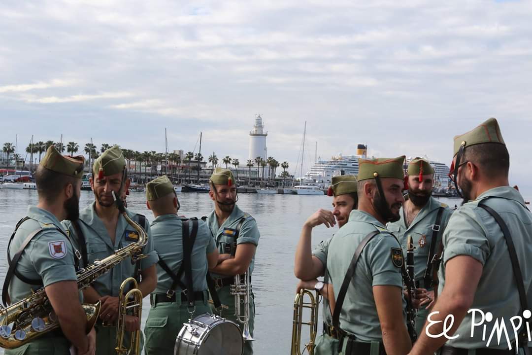 ElPimpiMalaga's tweet image. Ayer disfrutamos del Desembarco de la Legión en el Palmeral de las sorpresas y posteriormente en la Explanada de Sto Domingo del Traslado @cofradiamena que por las inclemencias del tiempo nos dejaron algunas imágenes inéditas 
#CofradiasmLg #SemanaSanta
 facebook.com/37640588789/po…