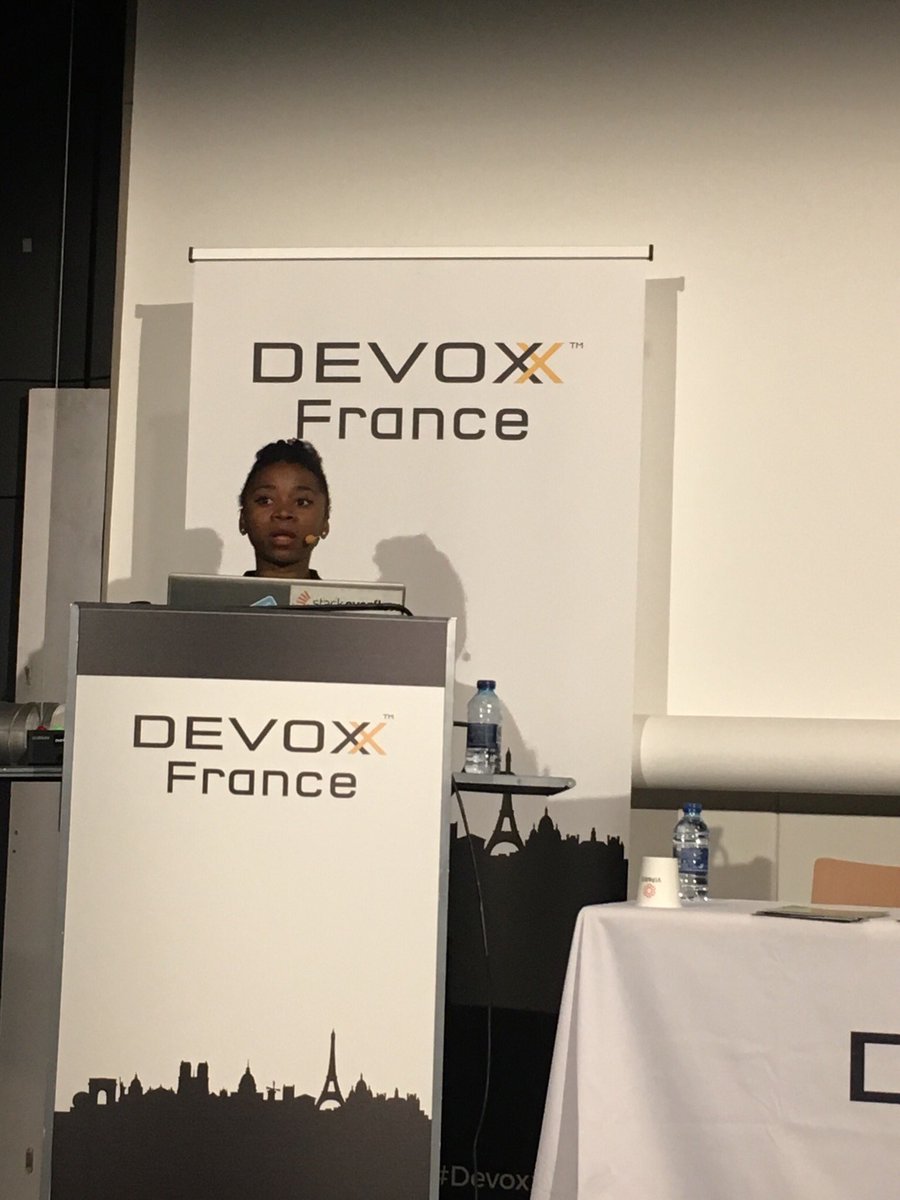 CecileHbh's tweet image. @michelle_avomo nous montre l’intérêt du clean code avec une démo levant le mystère sur du code offusqué 👍#DevoxxFr @SoatGroup #CleanCoding #softwareCraftsmanship