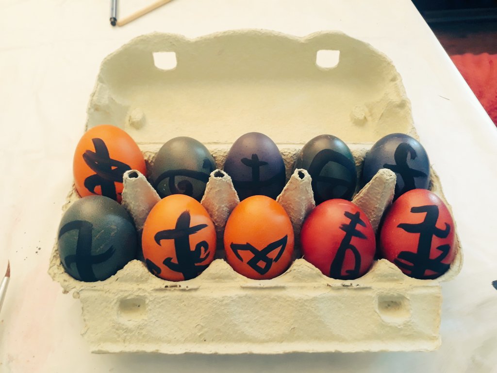 MoonDragonBlue's tweet photo. Beim Eier malen mal wieder an nichts anderes gedachtπ Leider sind meine MalkΓΌnste nicht gerade zum anhimmelnππ Egal! Rune ist Rune! @ShadowhuntersTV #Malec #Parabatairune #Engelsrune #Deflectrune https://t.co/FhCh41wIMZ