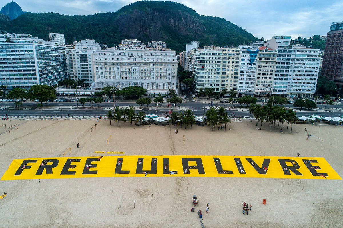 emirsader's tweet photo. Copacabana hoje https://t.co/YtnNYN7RK5