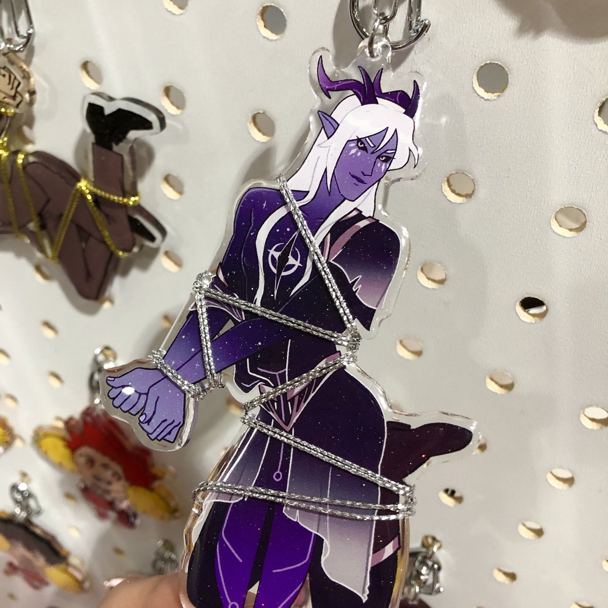 im at anime boston aa table Q152 with @redteatango and @doipark with some new sparkly tied up headphone charms!! stop by and scream with me?✨