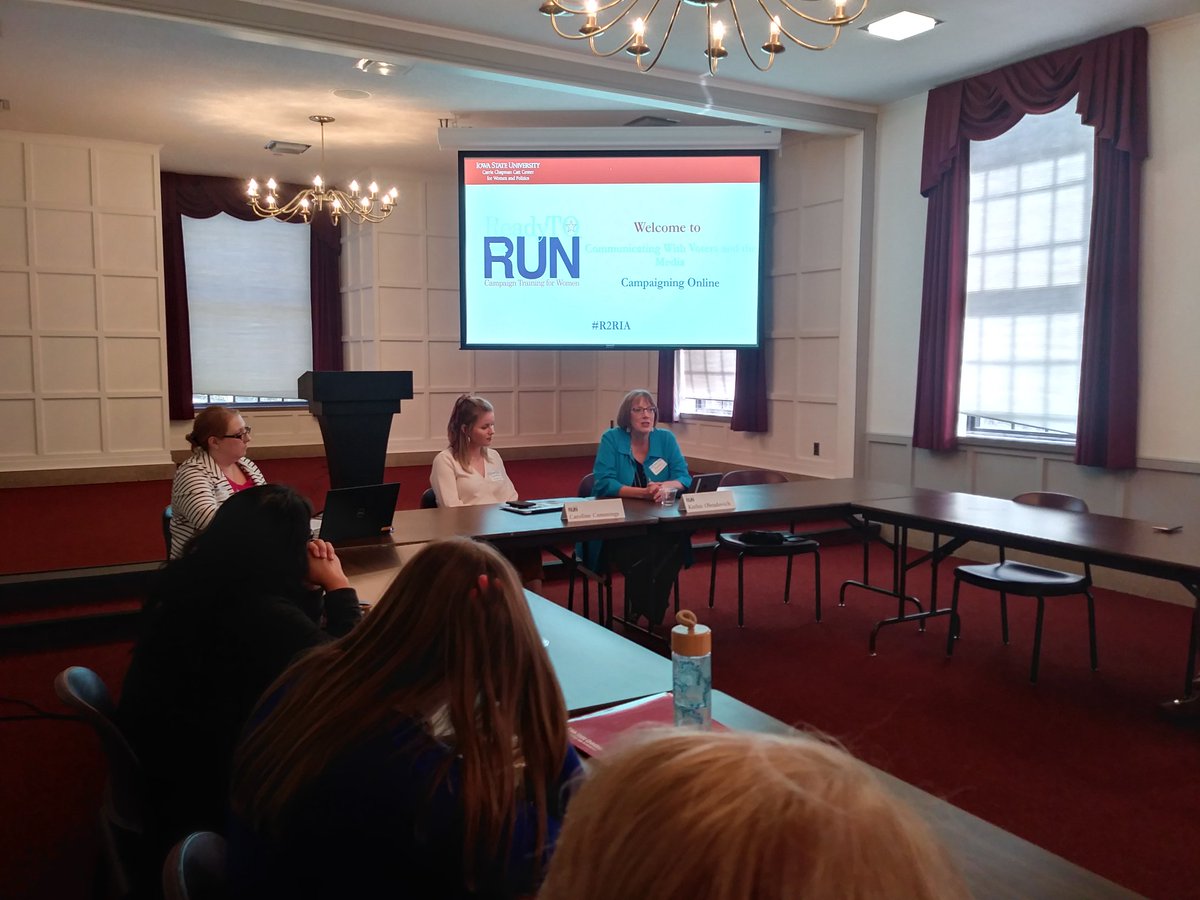 CattCenter_ISU's tweet photo. @KObradovich and @CaroRCummings discuss working with the media. #R2RIA https://t.co/r154L8sYti