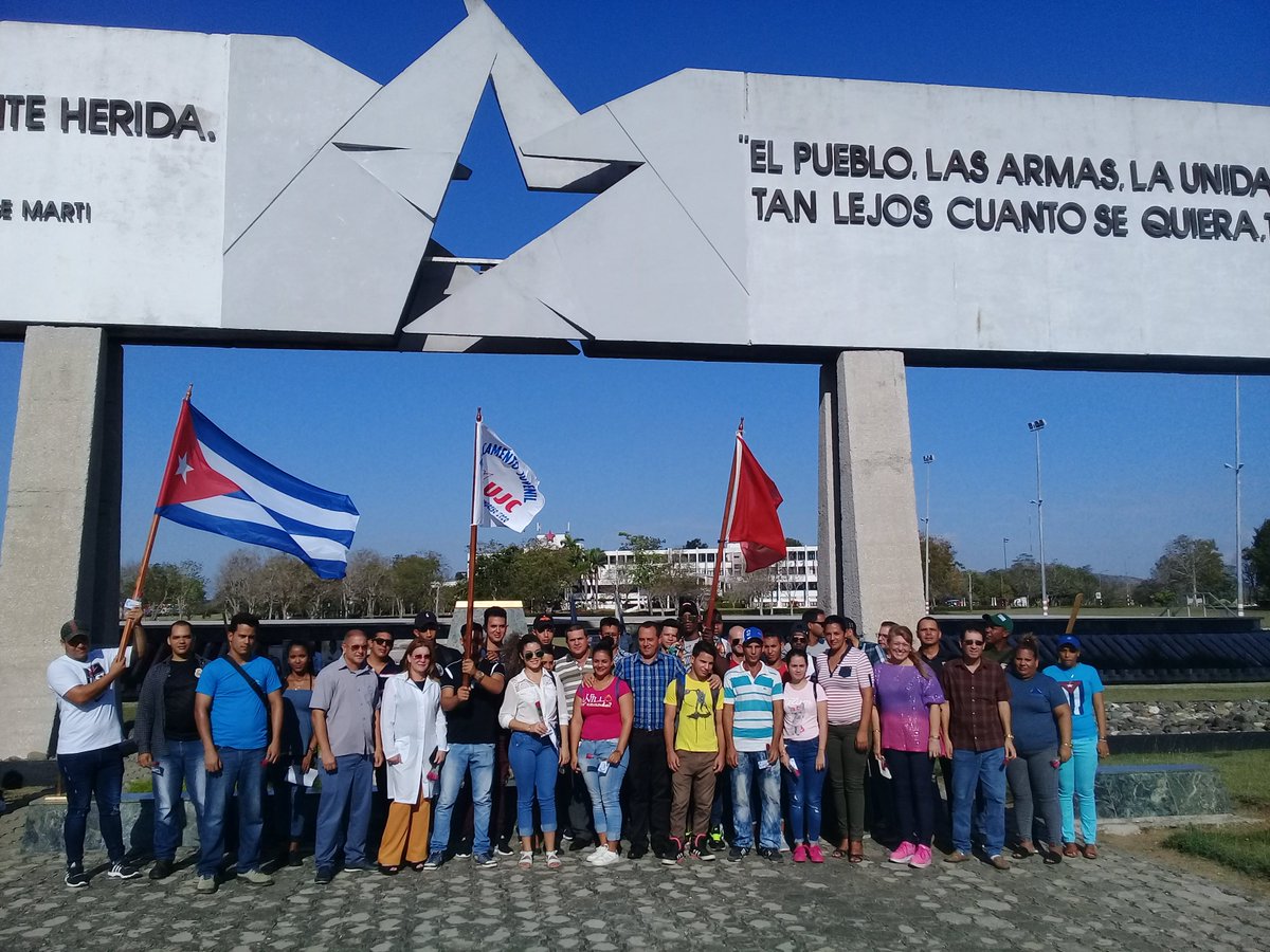 UJCMcpioHolguin's tweet photo. Abanderado en la Plaza Mayor General Calixto García Iñiguez el Contingente Juvenil #11Congreso  para el apoyo a la situación epidemiológica del municipio, con la presencia de la máxima dirección de la provincia. Tú Futuro, Hoy. #SomosContinuidad #HacemosCuba #SomosCuba #11UJC. https://t.co/3euqT8bcUc