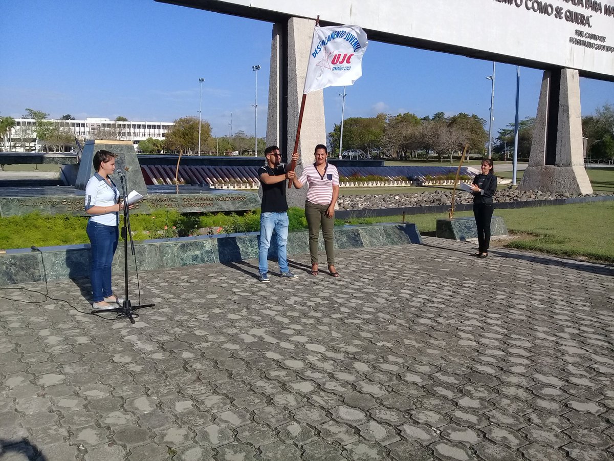 UJCMcpioHolguin's tweet photo. Abanderado en la Plaza Mayor General Calixto García Iñiguez el Contingente Juvenil #11Congreso  para el apoyo a la situación epidemiológica del municipio, con la presencia de la máxima dirección de la provincia. Tú Futuro, Hoy. #SomosContinuidad #HacemosCuba #SomosCuba #11UJC. https://t.co/3euqT8bcUc