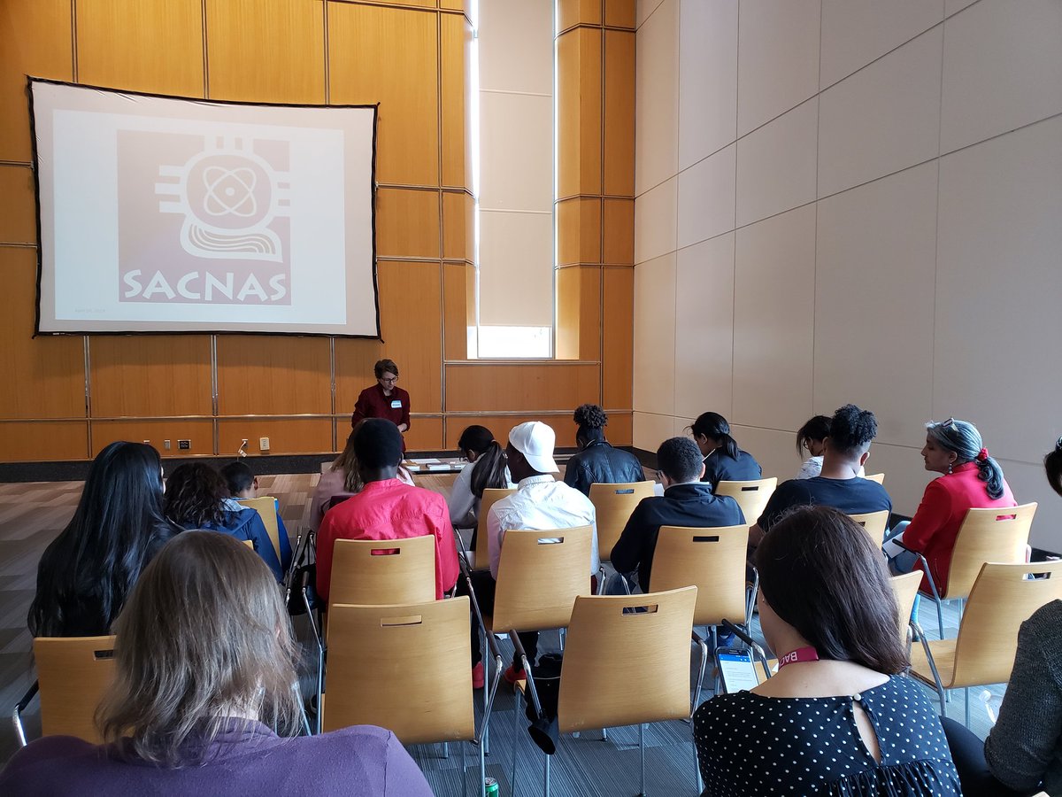 Happy to have Dr. Morgan Thompson talking you young high school student minorities about career opportunities in STEM as part of SACNAS community outreach! @UMassMedical @GSBS_UMassMed @sacnas #SACNASUMMS #DiversityandInclusion #Diversityinscience pic.twitter.com/6uBejKqF86