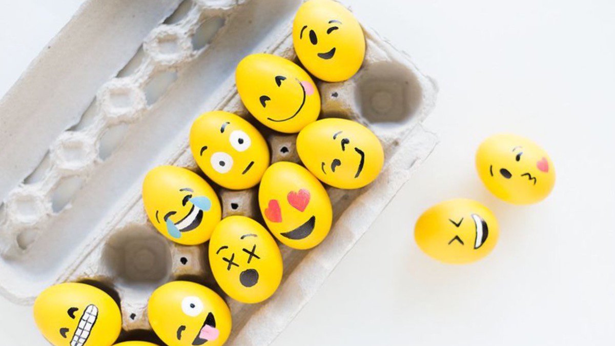 La décoration d'œufs est une merveilleuse activité à faire avec les enfants pour Pâques. Insipirez vous de ces 51 idées originales pour en mettre plein la vue ! thesprucecrafts.com/ways-to-decora…