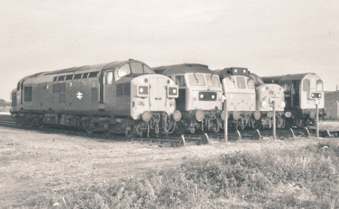SuffolkRail's tweet photo. End of term Class photo....
#MarchMPD 1970's.... #EastAnglia @SuffolkRail https://t.co/GNBSu5dD8c