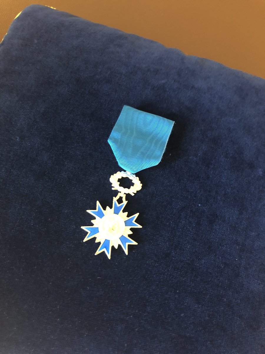 Remise de 🏅de l’ordre national du mérite à <a href="/RatZillaS/">Gael MUSQUET ⠵</a> fondateur et premier président d’<a href="/OSM_FR/">OpenStreetMap France</a> et maintenant moteur infatigable de <a href="/HANDHackers/">Hackers Against Natural Disasters</a>