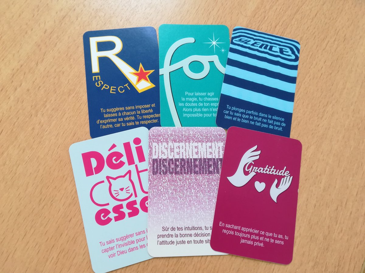 [ PRESTIGE 2019 ]
Pratique de la météo en réunion Prestige ! C'est à dire un petit tour de table pour parler de son humeur du jour ! 

A l'aide des cartes des couleurs du coeur, ça nous donne du pep's pour avancer l'organisation de la Prestige ! 

buff.ly/2VVvKb4