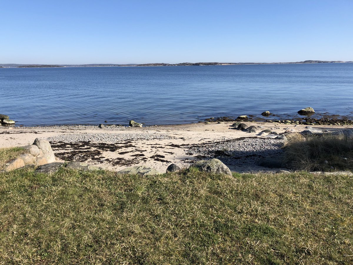 ninajansdotter's tweet photo. Här är härligt vid havet. Glad påsk var du än är ❤️ #onsala #njuter #vackertväder https://t.co/DL3tmab7WW