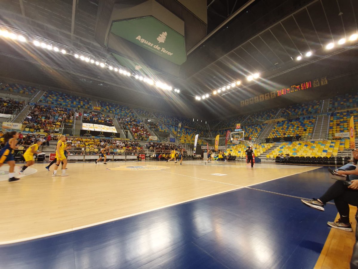 ACBKidsCup's tweet photo. “FINAL” U14 FEMENINO @cbislascanarias vs @GranCanariaCB @ACBKidsCup 
#basket #baloncesto #grancanaria #canarias #acbkidscup #kids #niños  #islaeuropeadeldeporte. https://t.co/fq6iVb8Ldj