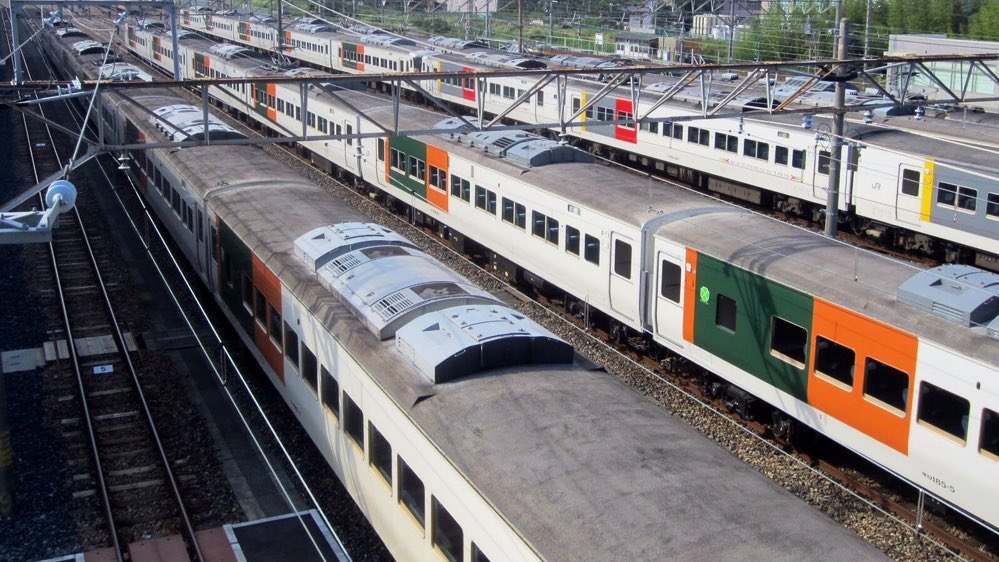 Best Rail 一昔前の東大宮車両センター カラフルな185系が揃う東大宮操車場駅 ちょっとだけ懐かしい写真です Jr東日本 185系 大宮総合車両センター 東大宮車両センター 東大宮操車場 さいたま市