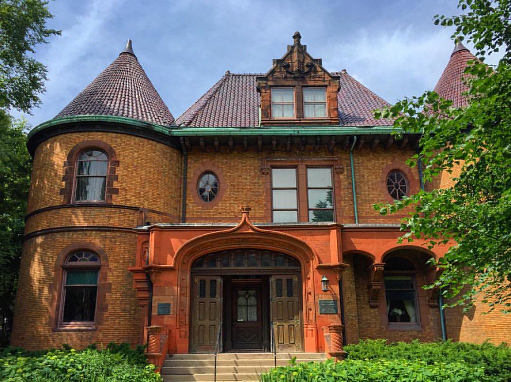 CityofEvanston's tweet photo. Show this page (https://t.co/sx5zINMu2M) on your mobile device during North Shore Museum Month and receive special discounts - including 2 for 1 admission at the @FrancesWillard House, the Mitchell Museum of the American Indian, and @EvanstonHistory Center #NSMM19 https://t.co/DjGcIRL3qu