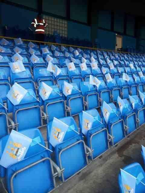 theshaunsutton's tweet image. Never mind blockading London @ExtinctionR need to get down to @Etihad_Stadium Shameful example of single use #plasticflags  in @ChampionsLeague by @ManCity