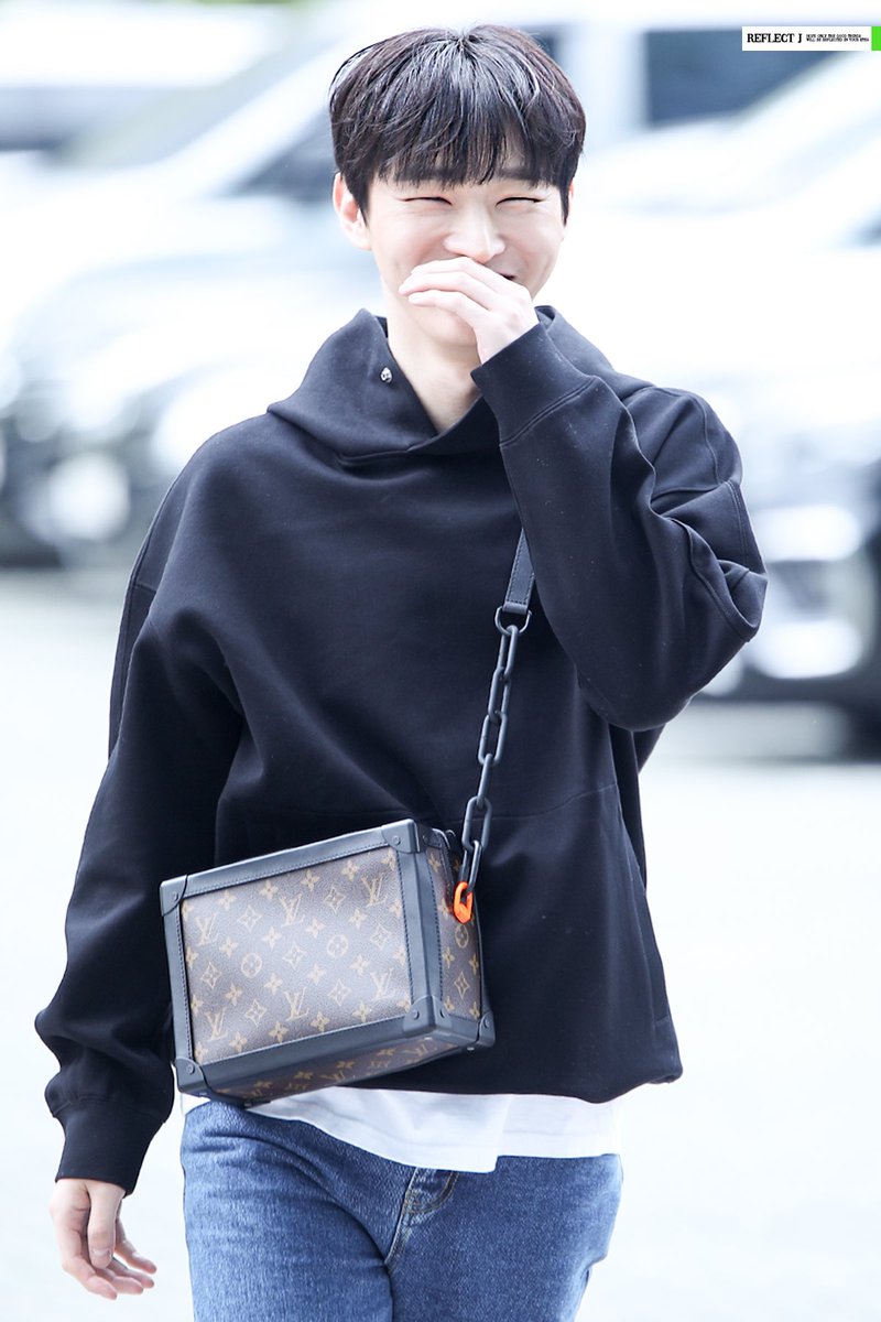 ReflectJ_91's tweet image. 190419 최화정의 파워타임 출근

윤쿠쿠캠에서는 울망울망🥺
출근길에서는 잔망잔망😘
우리 지성이는 천사야ㅠㅠㅠㅠ👼🏻
#윤지성 #YoonJisung