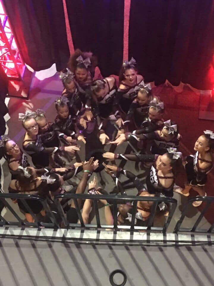 BA_Limelight's tweet photo. Limelight 18-19 forever💚🎩  #family https://t.co/MCj3G4ymw2